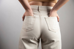 Классические брюки с высокой посадкой — с чем сочетать?
